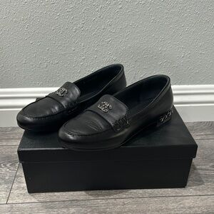 CHANEL 21C Black Mocassins - Loafers